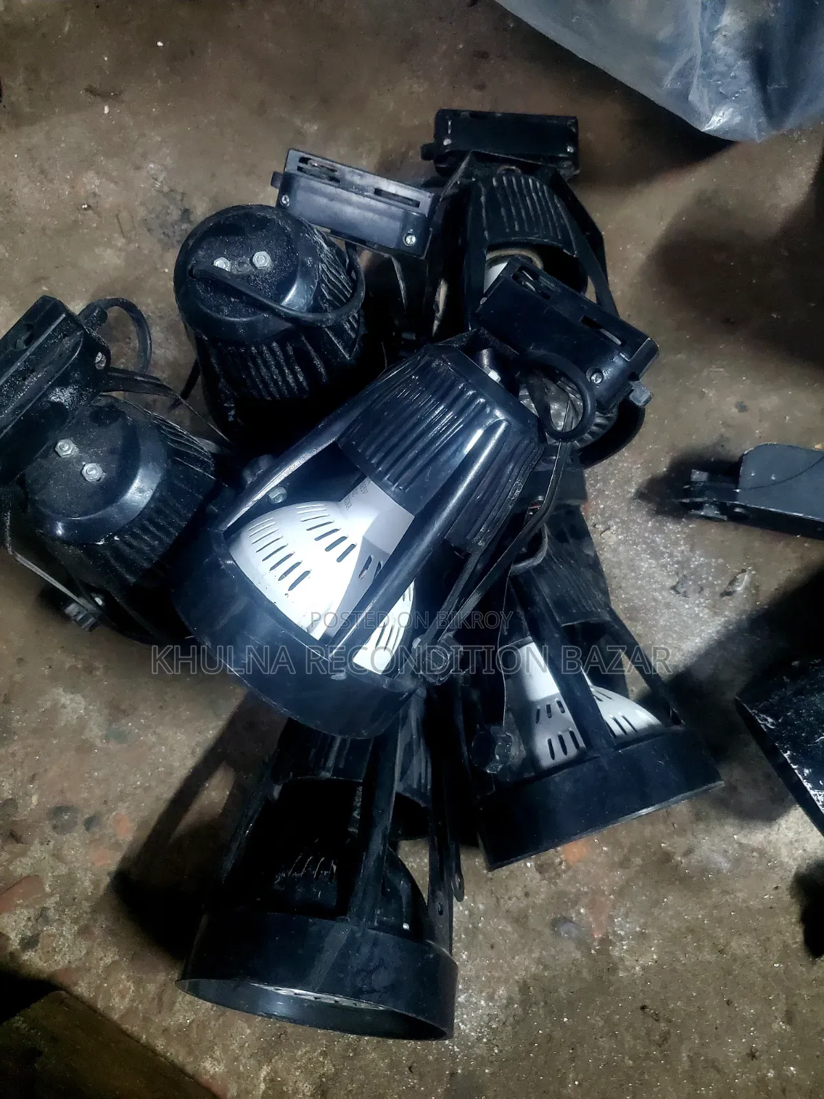 স্পট ট্র্যাক লাইট পাইকারী বিক্রি হবে