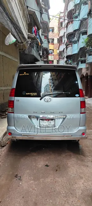 Toyota Noah 2003 Silver