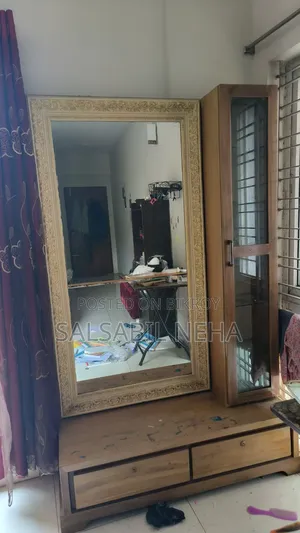 ড্রেসিং টেবিল