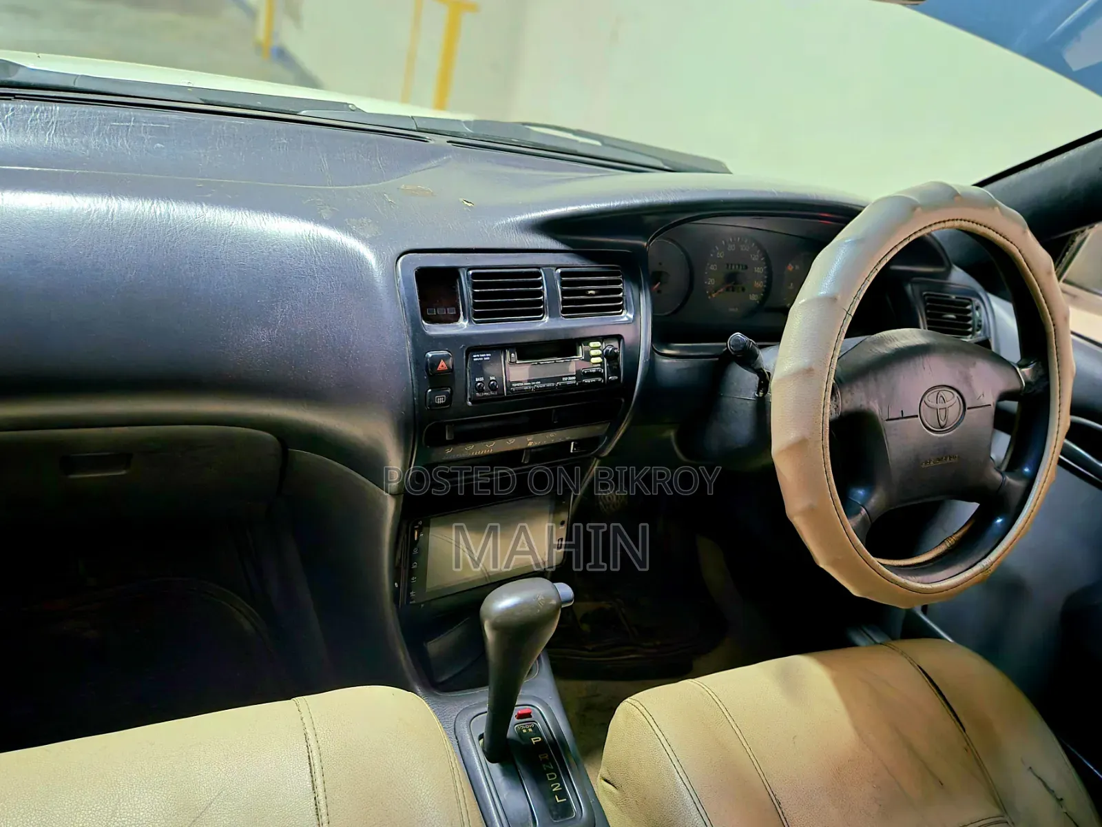 Toyota Corolla 1999 White