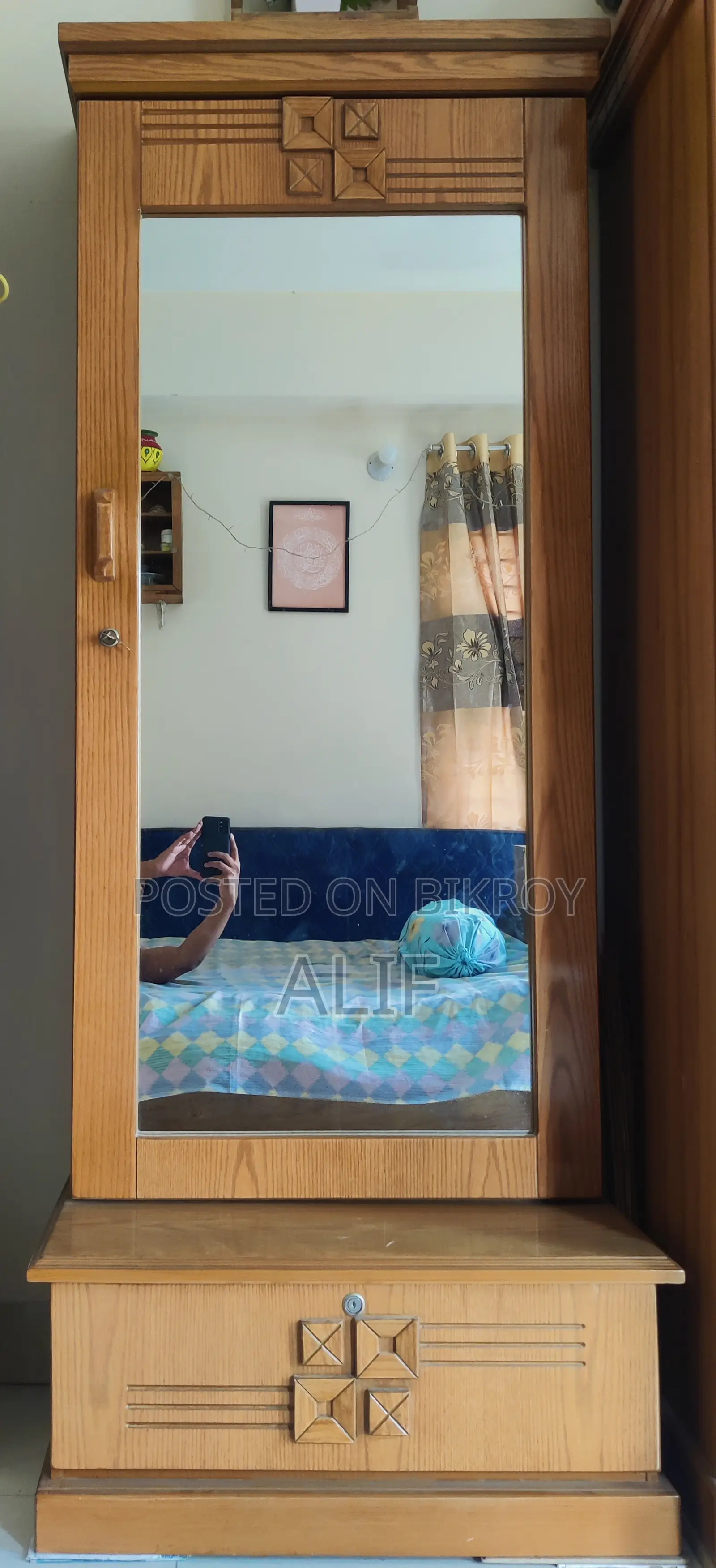 Almirah And Dressing Table