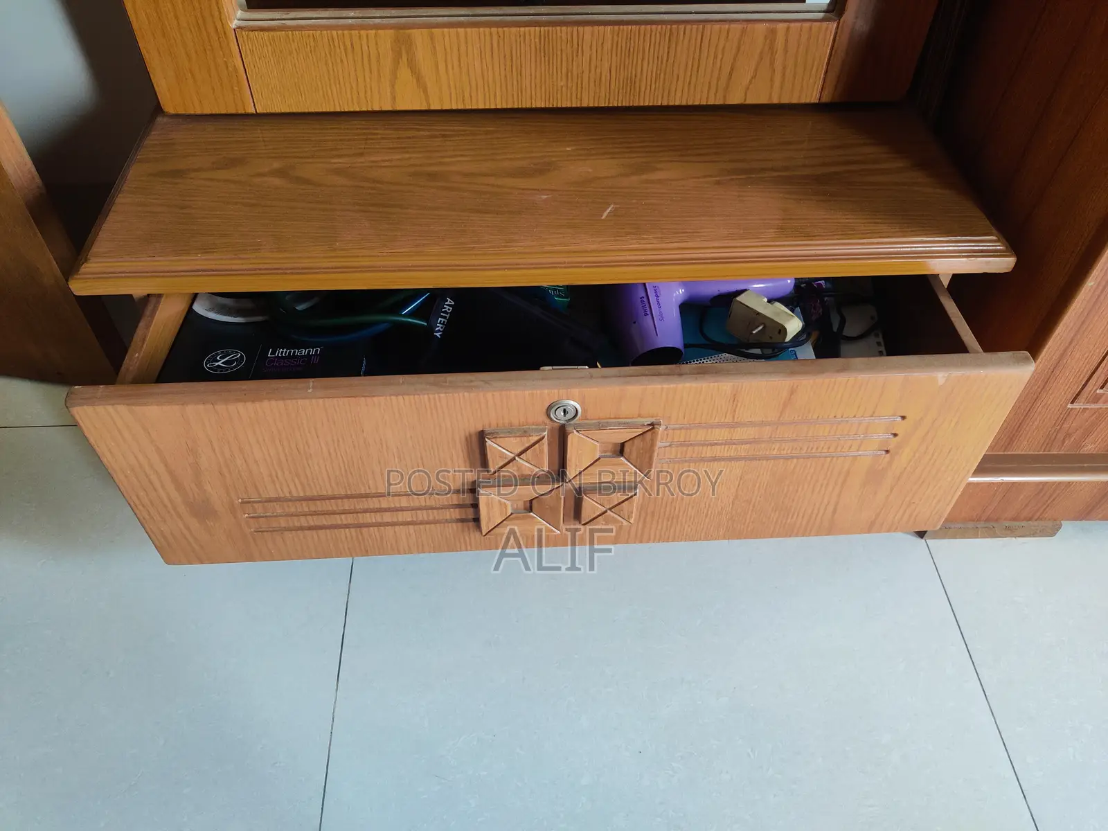 Almirah And Dressing Table