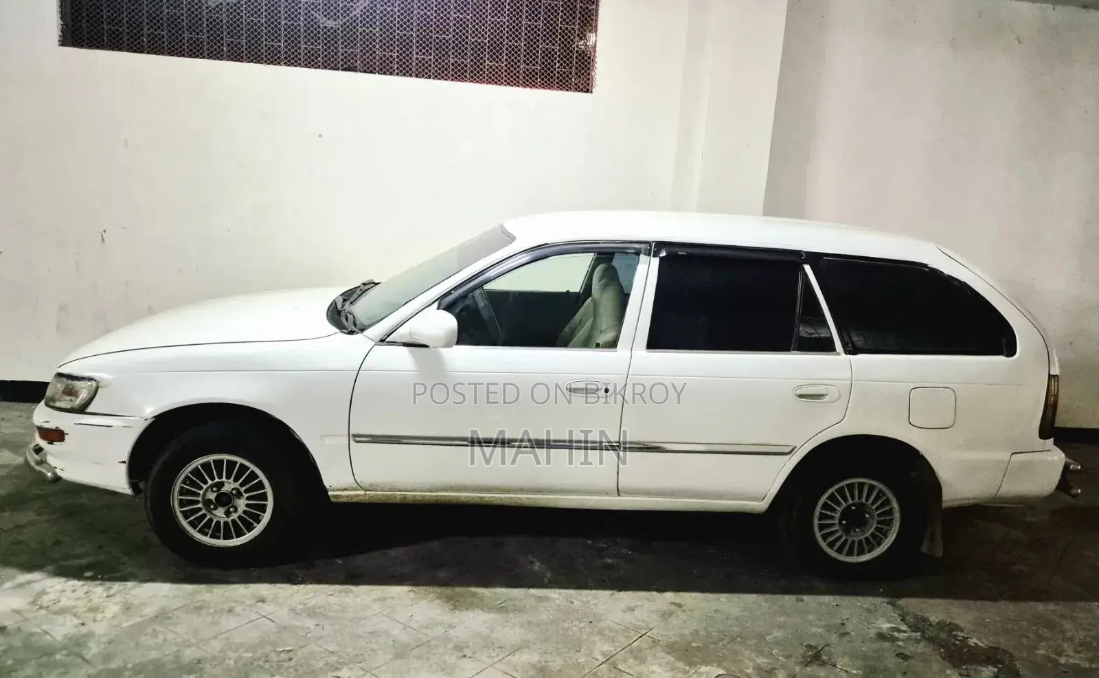 Toyota Corolla 1999 White
