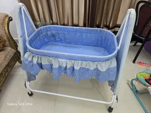 বাচ্চাদের দোলনা