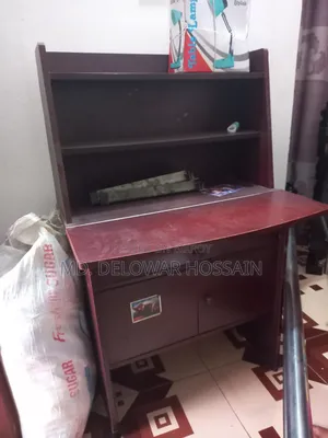ফোল্ডিং রিডিং টেবিল