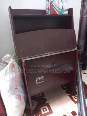 ফোল্ডিং রিডিং টেবিল
