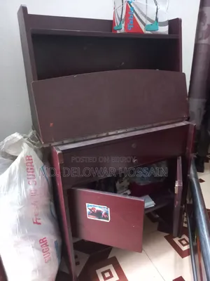 ফোল্ডিং রিডিং টেবিল