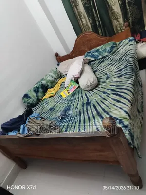 ঘরের আসবাব পত্র