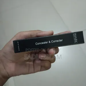 Imagic Professional Cosmetics Concealer and Corrector Liquid.