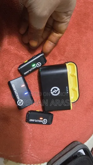 This Is a Hollyland Lark M1 Duo 2-Person Wireless Microphone System.