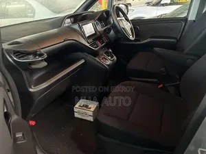 Toyota Noah 2021 Silver