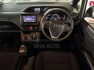 Toyota Noah 2021 Silver