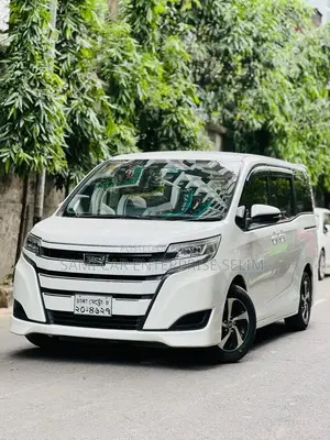 Toyota Noah 2.0 AWD (8 Seater) 2017 Pearl
