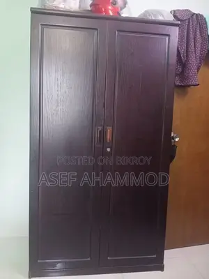 হাতিলের আলমারি এবং ড্রেসিং টেবিল