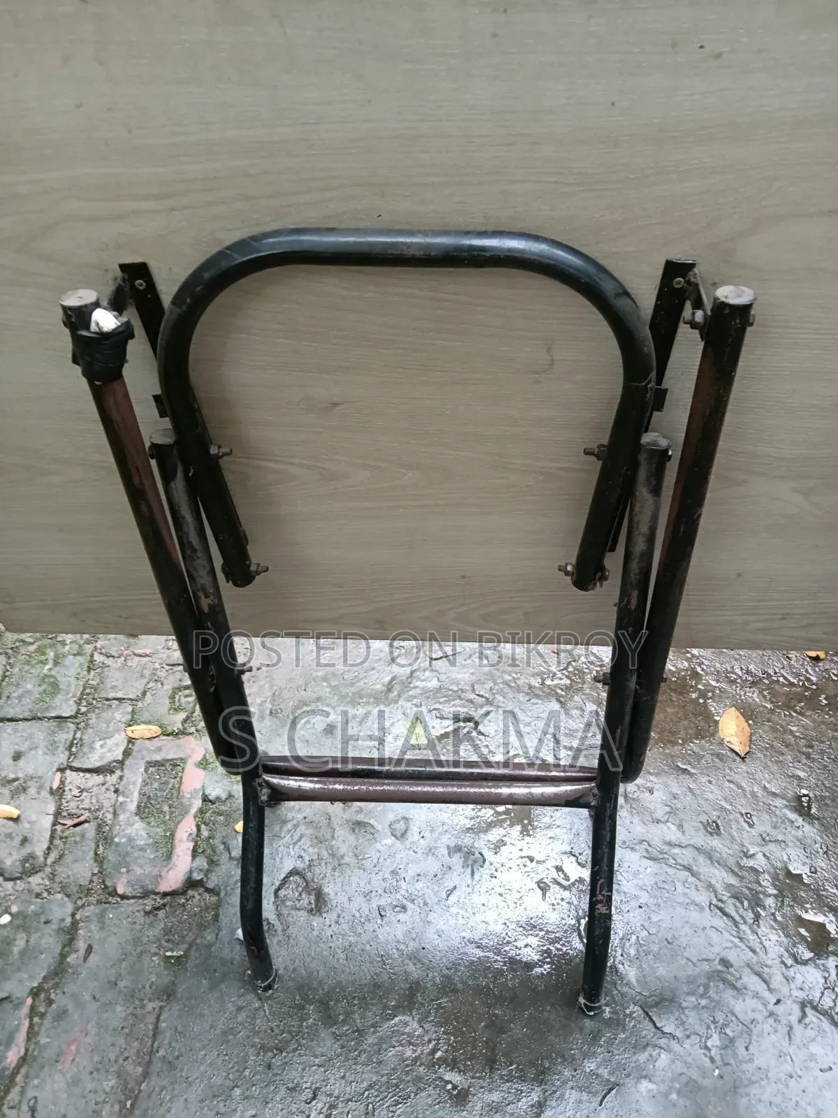 টেবিল বিক্রয় হবে। দাম ১২০০ টাকা