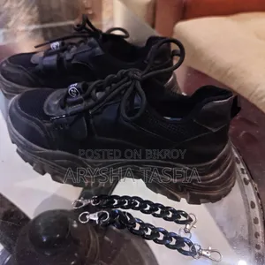 Black Kpop Shoe Size: 39