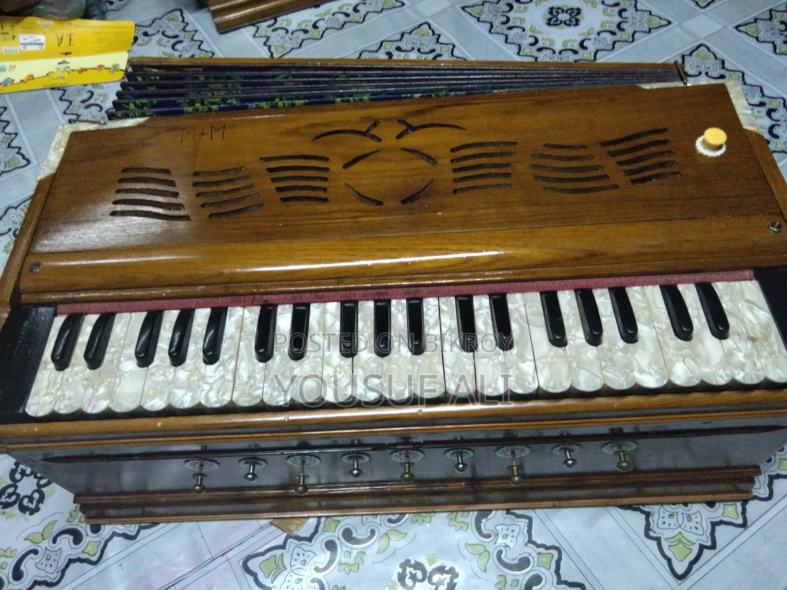 ৪২ ঘাটের হারমোনিয়াম।