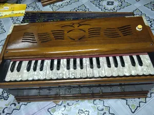 ৪২ ঘাটের হারমোনিয়াম।