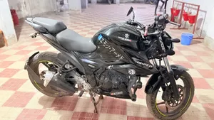 সুজুকি জিক্সার মনোটোন ২০২৩ ব্ল্যাক