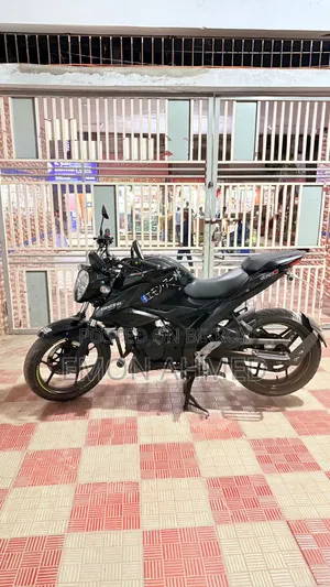 সুজুকি জিক্সার মনোটোন ২০২৩ ব্ল্যাক