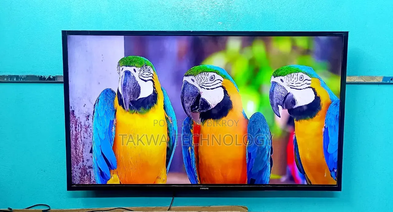 Samsung 43" Inch Smart Support Ultra UHD Resolution TV Like New