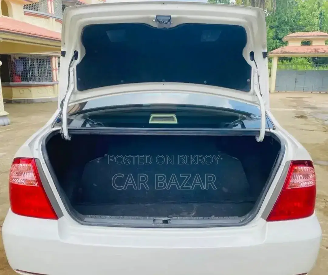 Toyota Corolla 2005 White