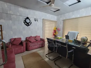 সম্পূর্ণ ফার্নিশড অফিস স্পেস