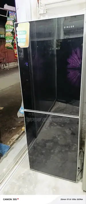 একটি সিঙ্গার গ্লাস ডোর ফ্রিজ বিক্রি করা হবে