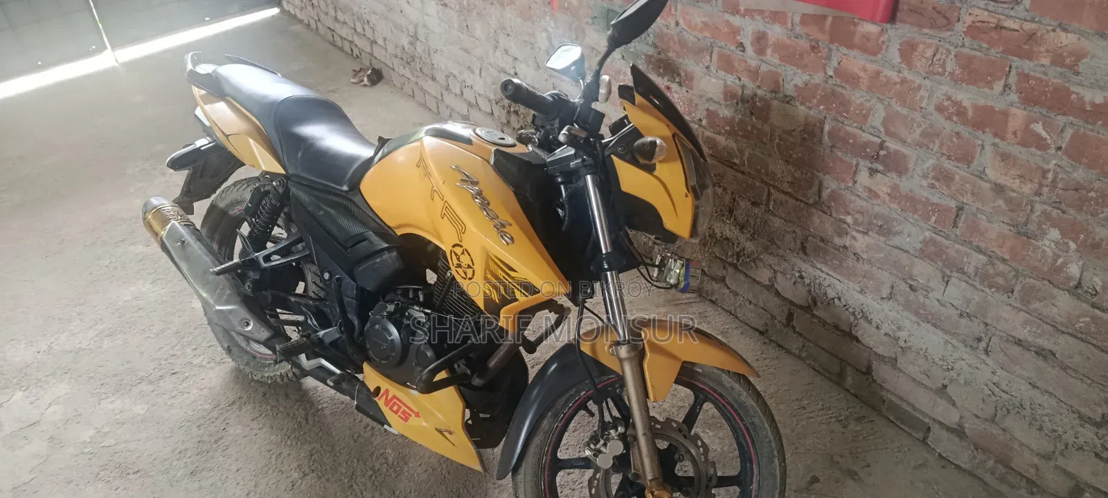 TVS Apache RTR 160 2v Refresh X-Connect 2018 Yellow
