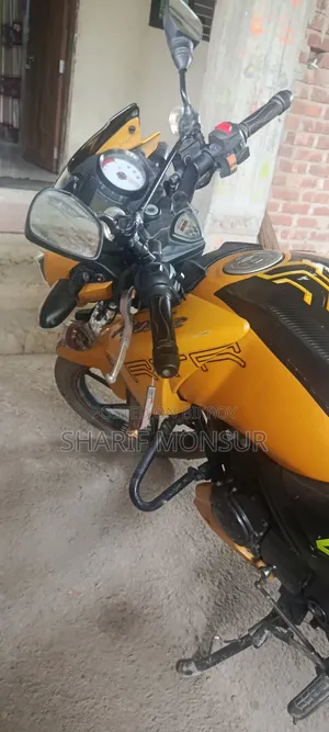 TVS Apache RTR 160 2v Refresh X-Connect 2018 Yellow