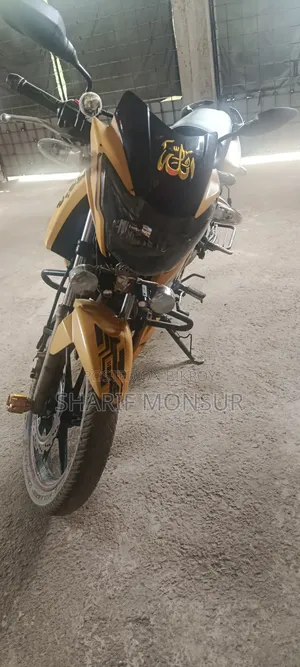 TVS Apache RTR 160 2v Refresh X-Connect 2018 Yellow