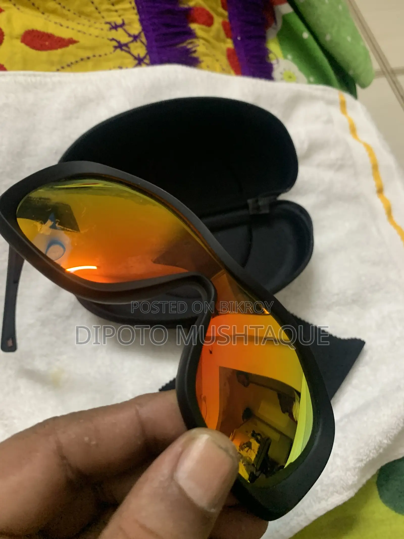 Oakley সানগ্লাস। Holbrooktm Prizmatic কালেকশন
