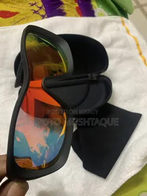 Oakley সানগ্লাস। Holbrooktm Prizmatic কালেকশন