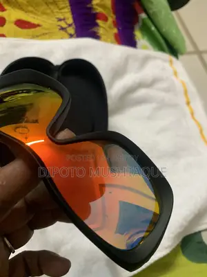 Oakley সানগ্লাস। Holbrooktm Prizmatic কালেকশন