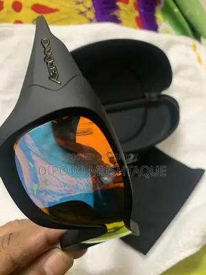 Oakley সানগ্লাস। Holbrooktm Prizmatic কালেকশন