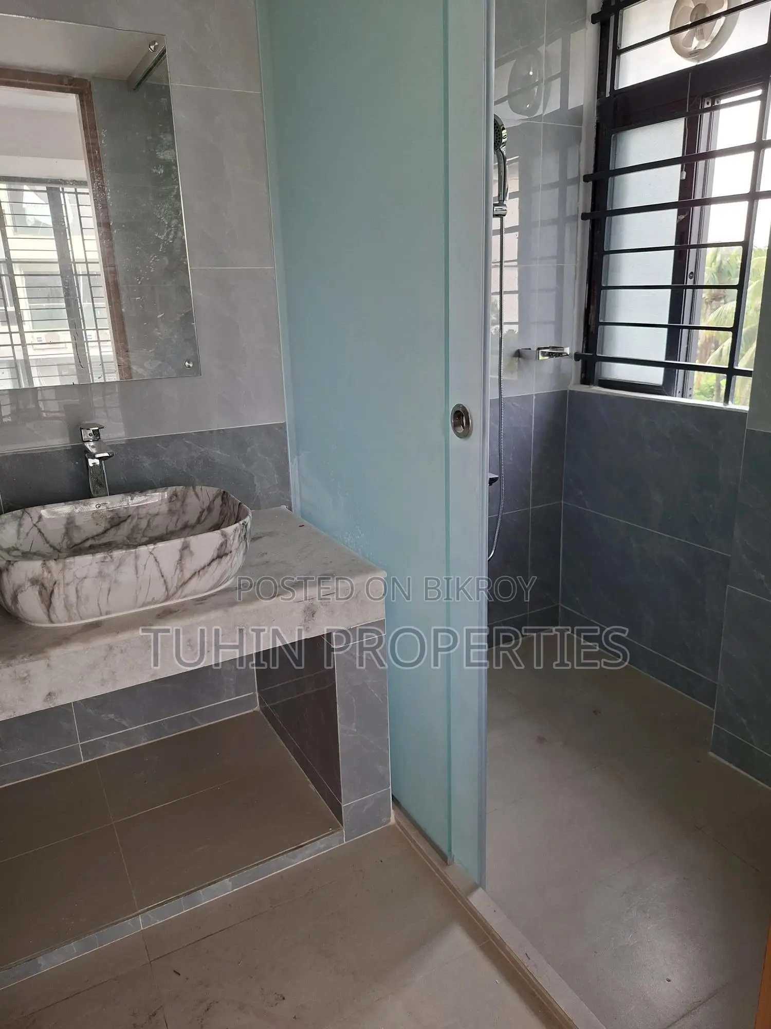 3bdrm Apartment in Banani DOHS for Sale