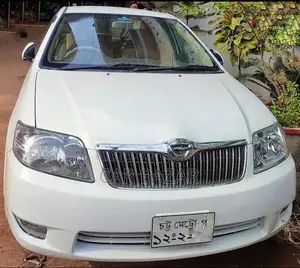 টয়োটা করোলা ২০০৪ সাদা