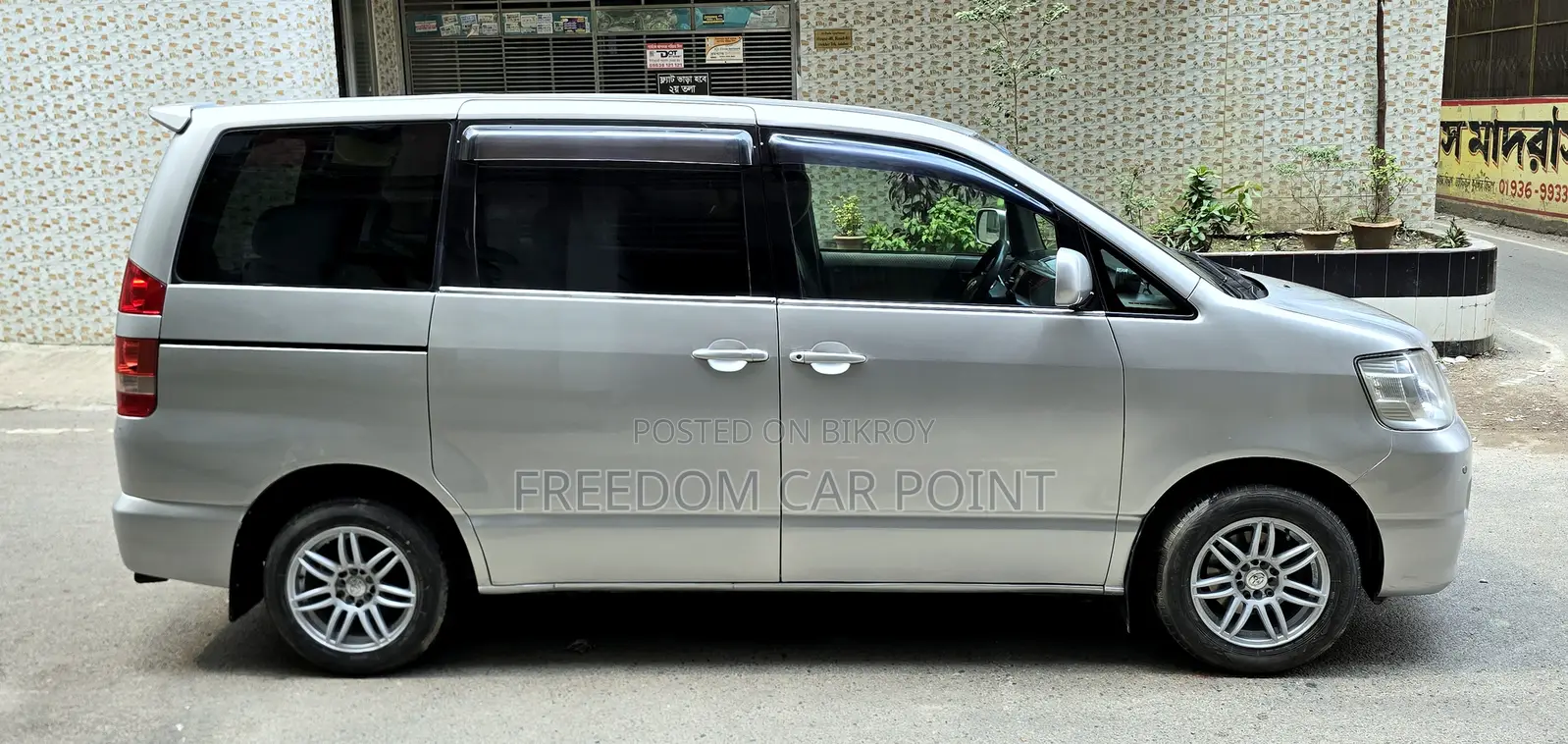 Toyota Noah 2.0 FWD (8 Seater) 2002 Silver