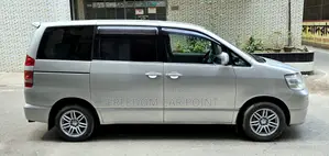 Toyota Noah 2.0 FWD (8 Seater) 2002 Silver