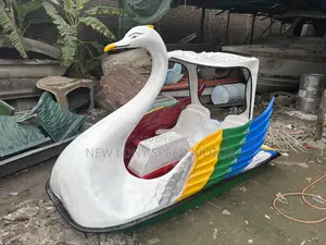 ফাইবারগ্লাস সোয়ান প্যাডেলবোট