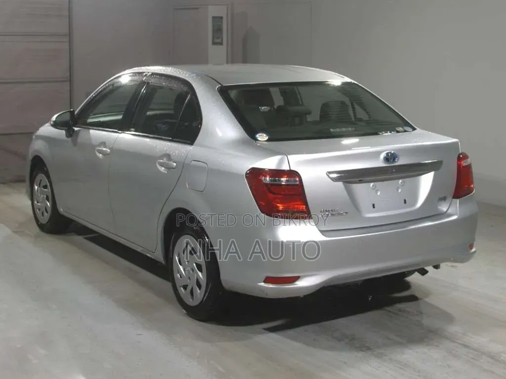 Toyota Axio 2021 Silver