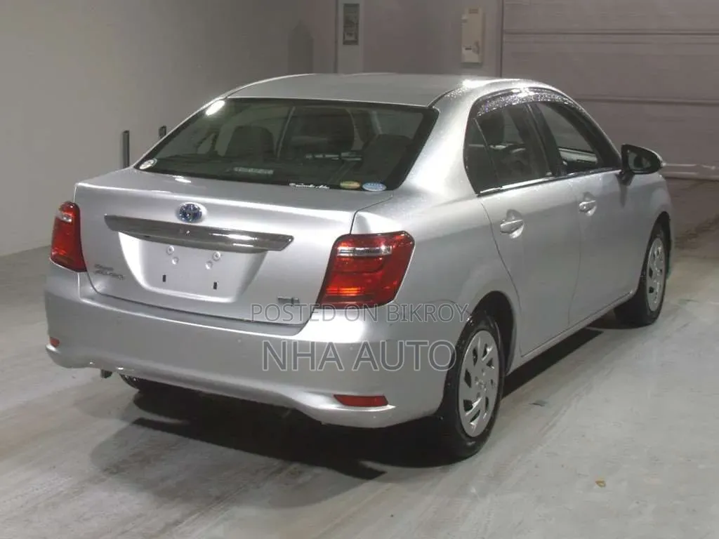 Toyota Axio 2021 Silver