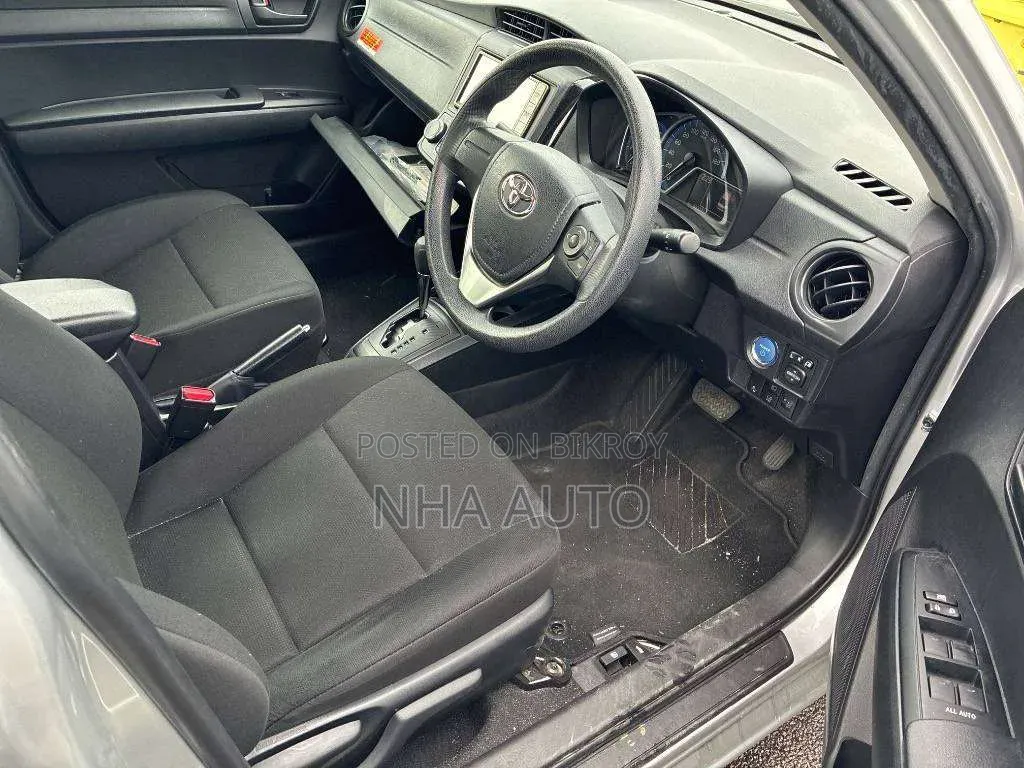 Toyota Axio 2021 Silver