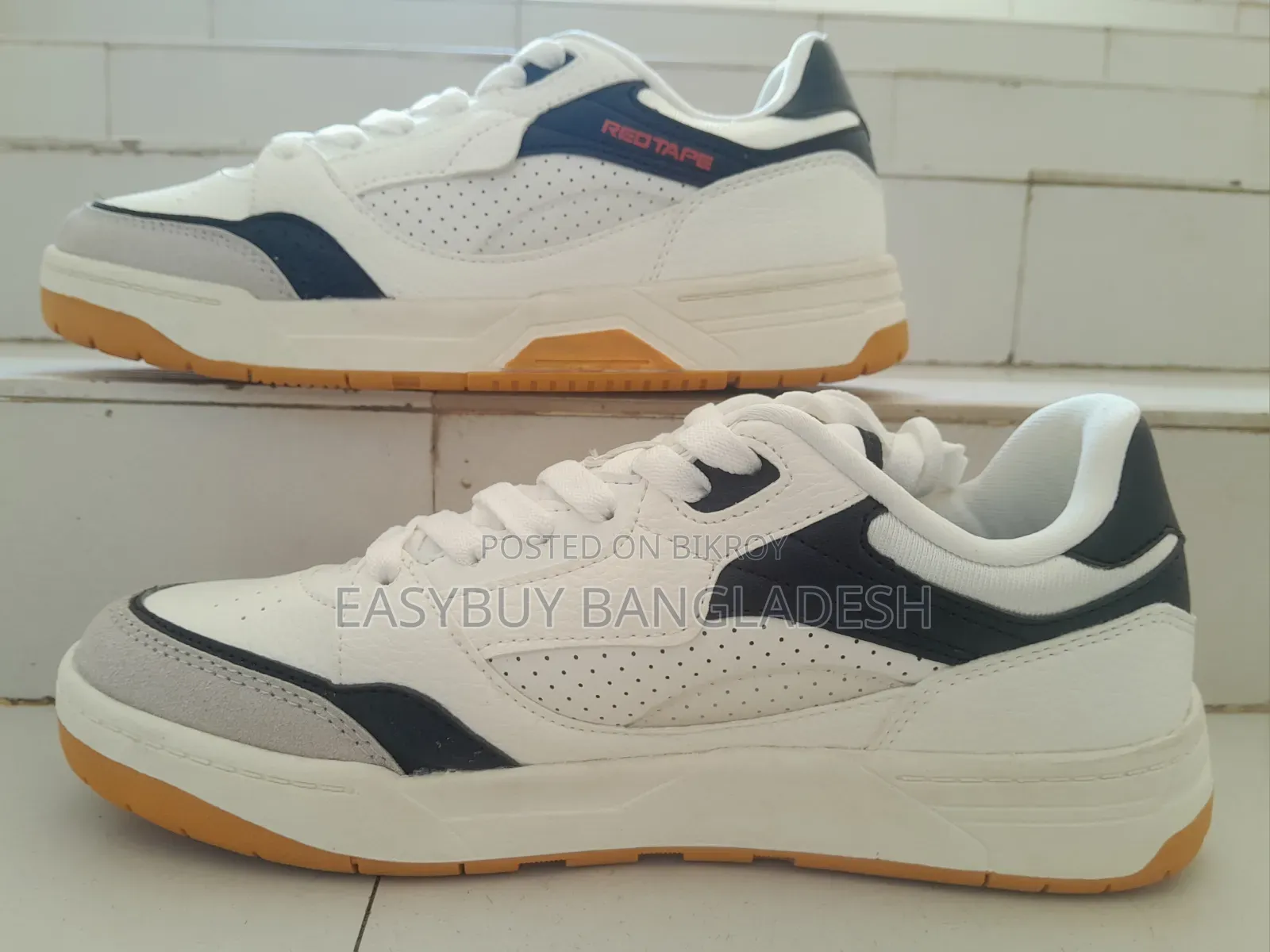 Red Tape Sneaker