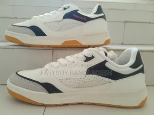 Red Tape Sneaker