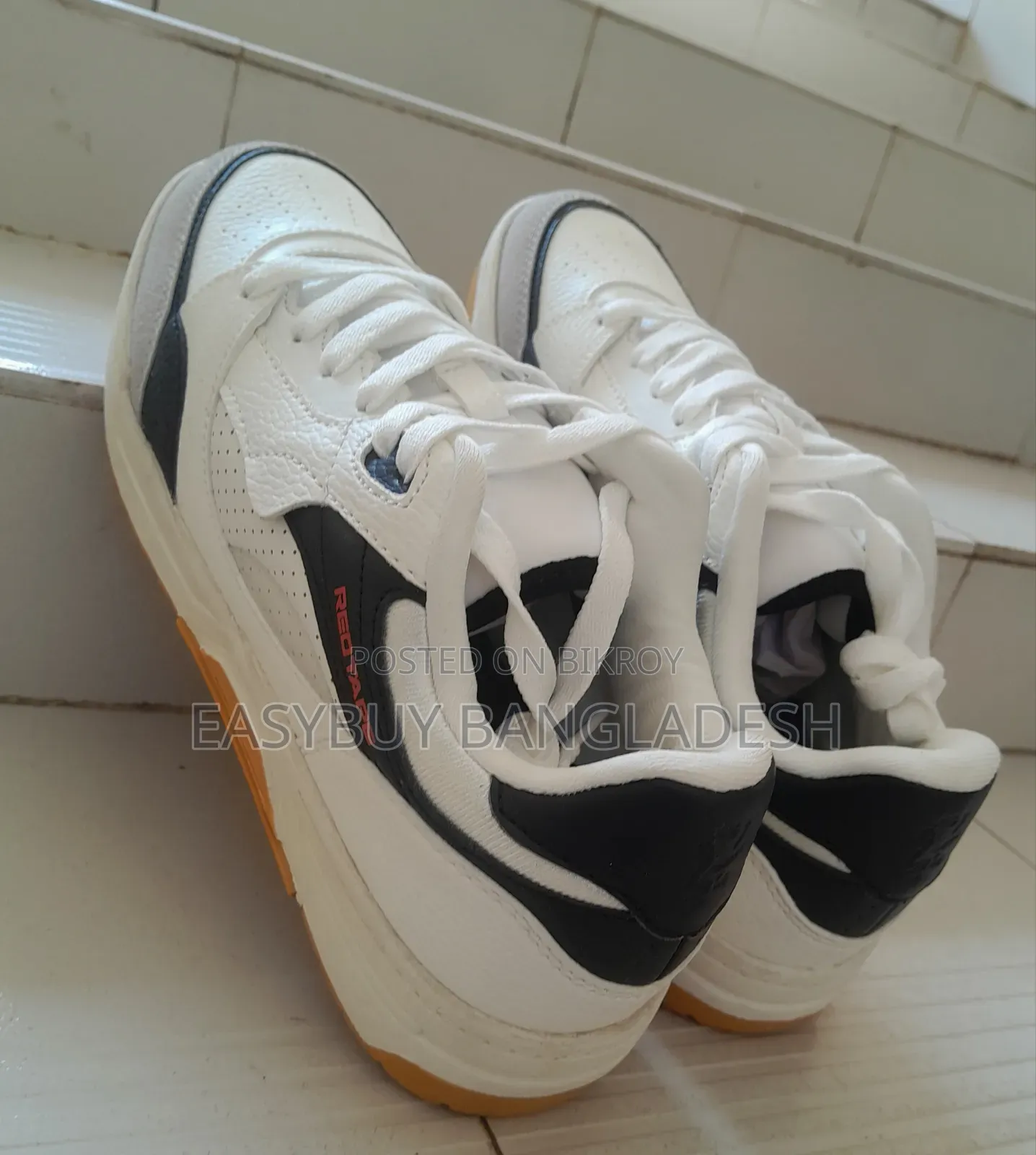 Red Tape Sneaker