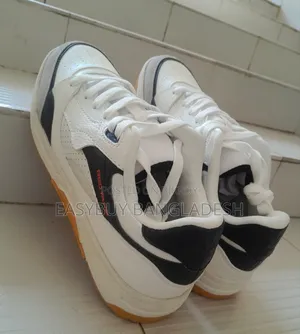 Red Tape Sneaker