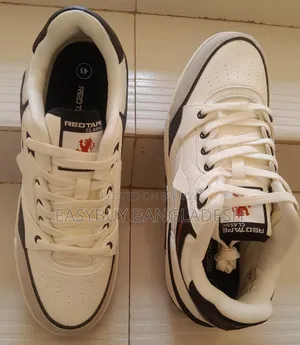 Red Tape Sneaker