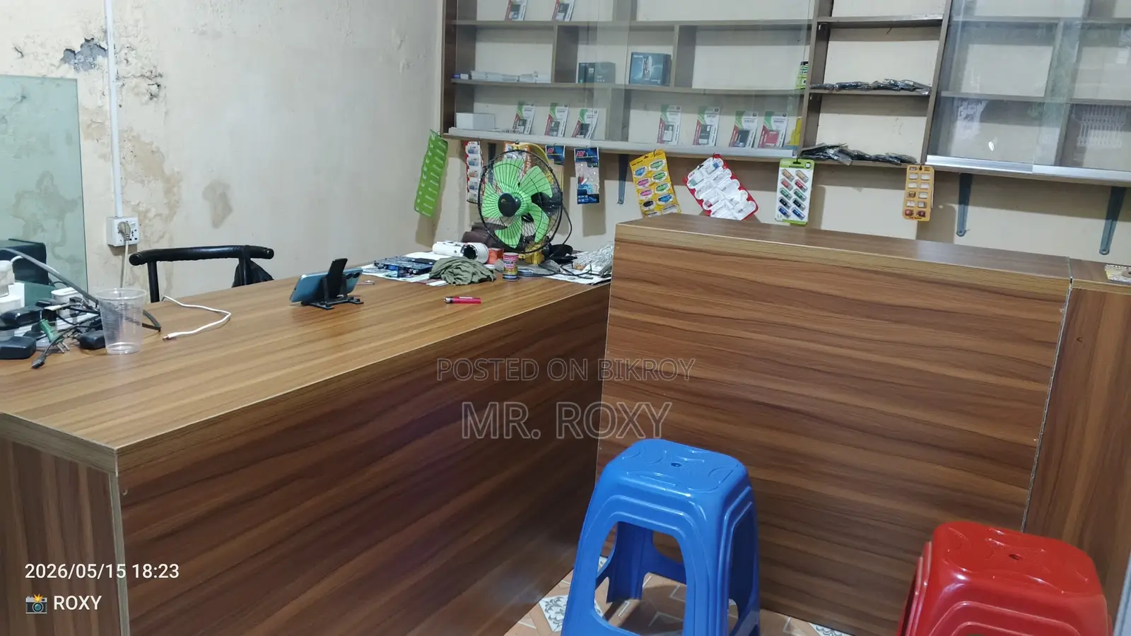 দোকানের ফার্নিচার।