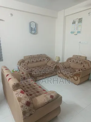 সুন্দর সোফা, নতুনসোফা কিনবো তাই টাকার প্রয়োজন।